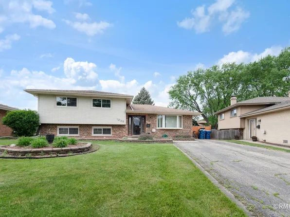 1236 N Fischer Dr, Addison, IL 60101