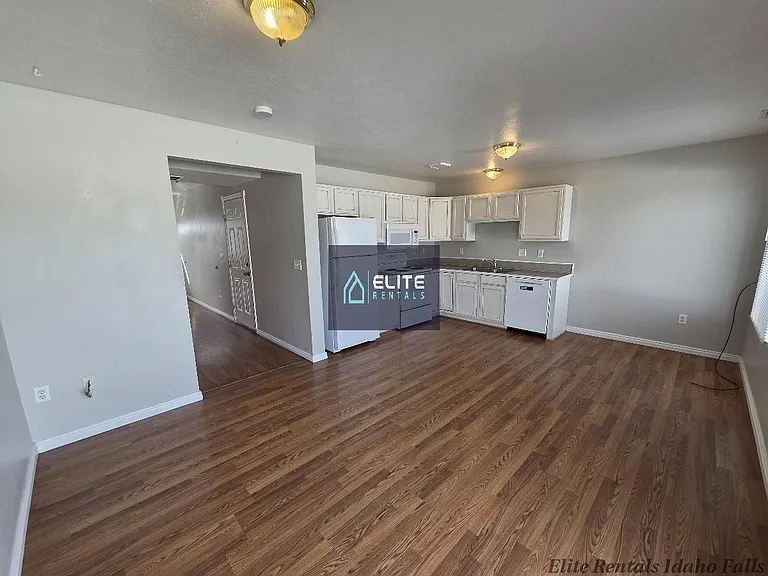 3530 Greenfield Dr — Photo 7