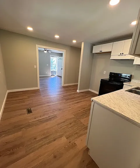 328 Woodview Ave — Photo 3
