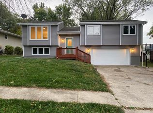 1215 E Girard Ave, Indianola, IA 50125