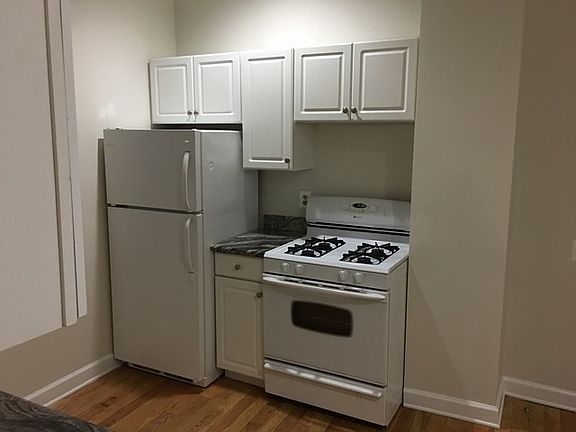 2nd image of 2765 N Kenmore Ave #1RI