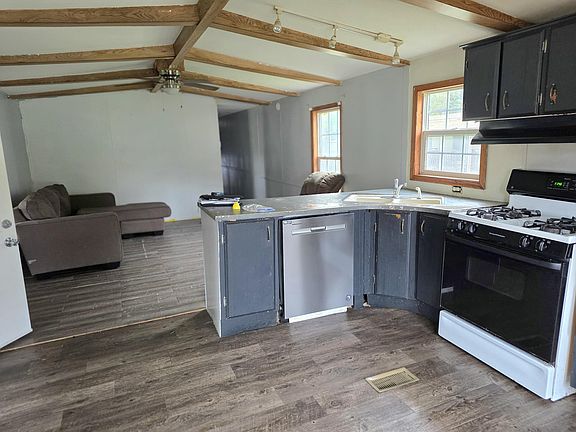 3rd image of 43 Maple Ct