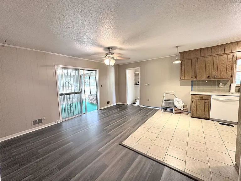 2105 Hobson Ct — Photo 19