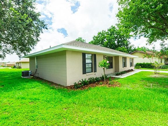3rd image of 3941 Pelican Ct