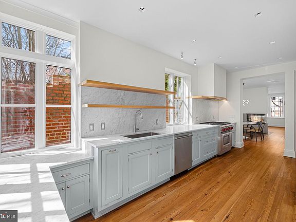 5th image of 2912 Dumbarton St NW