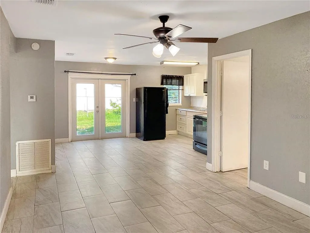3 bed, 2.0 bath, 840 sqft, $1,400 — Photo 2