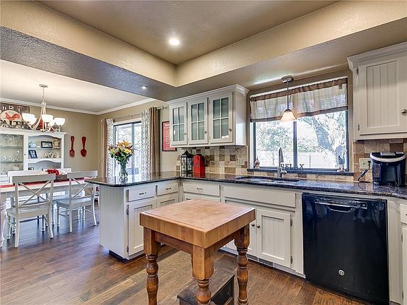2nd image of 2415 Countrywood Ln