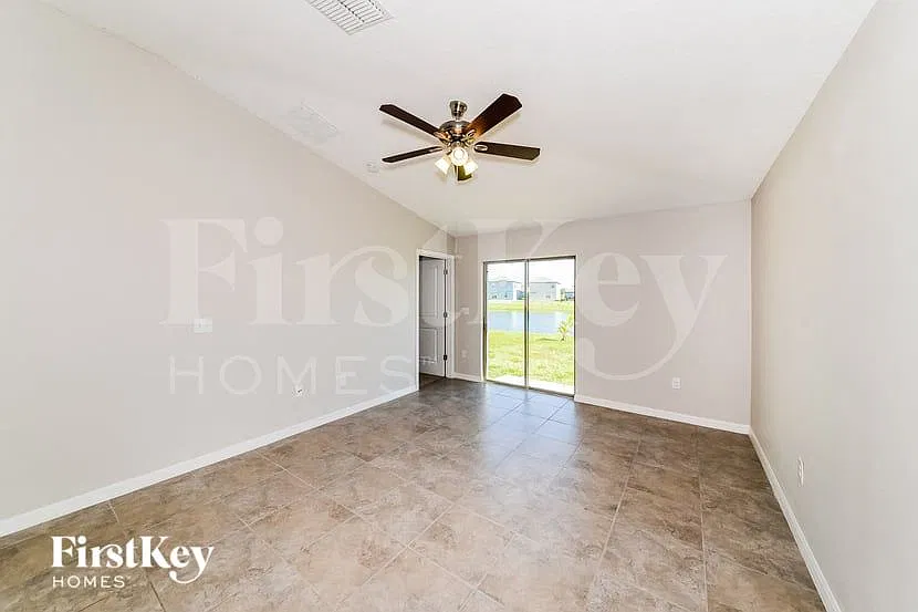 3 bed, 2.0 bath, 1451 sqft, $2,155 — Photo 3