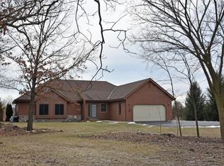 36687 Serenity Ln, Oconomowoc, WI 53066