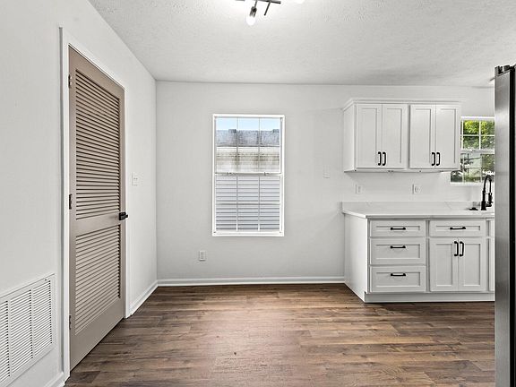 5th image of 1721 Gerald Dr