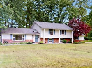 1412 Bell Rd, Chagrin Falls, OH 44022