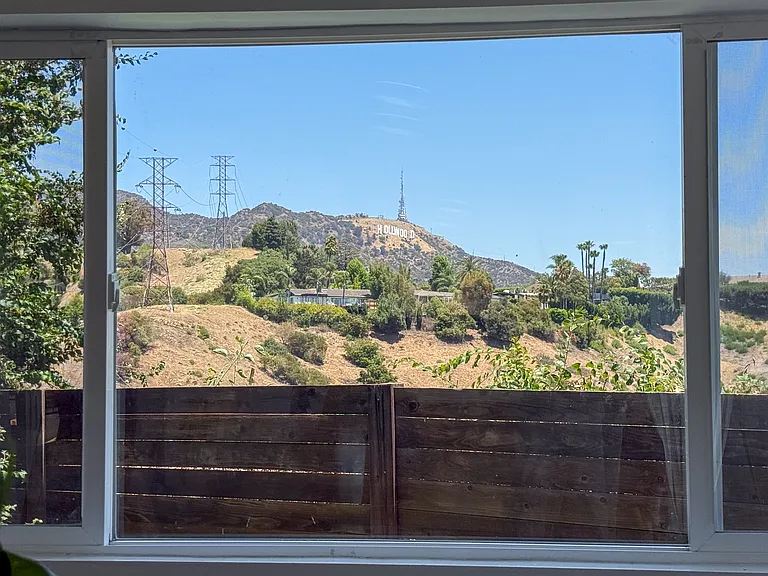 6744 Mulholland Dr — Photo 15
