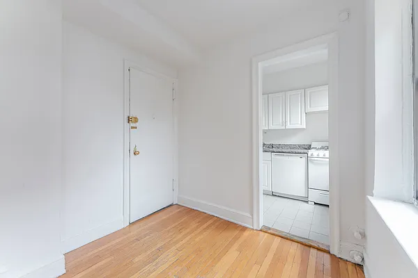 Rented by Grand Group Realty | media 5