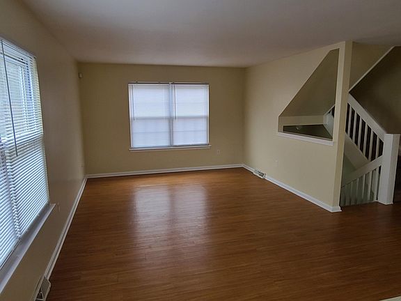 5th image of 124 Wimbledon Ct