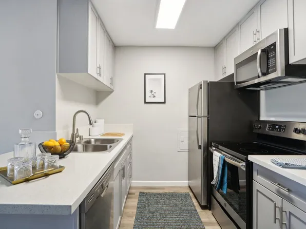 San Regis Apartments