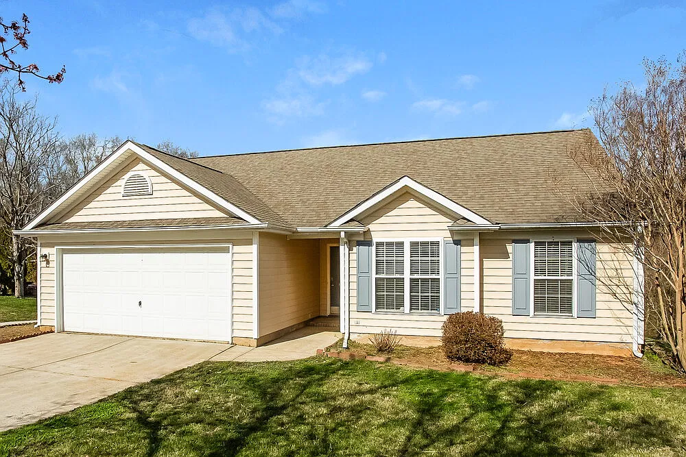 3 bed, 2.0 bath, 1275 sqft, $2,570 — Photo 4