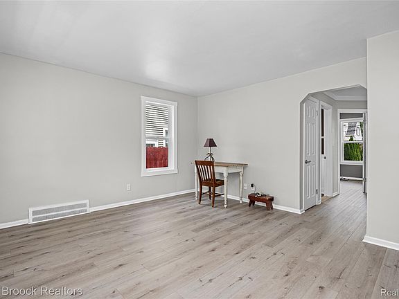 3rd image of 808 N Edgeworth Ave