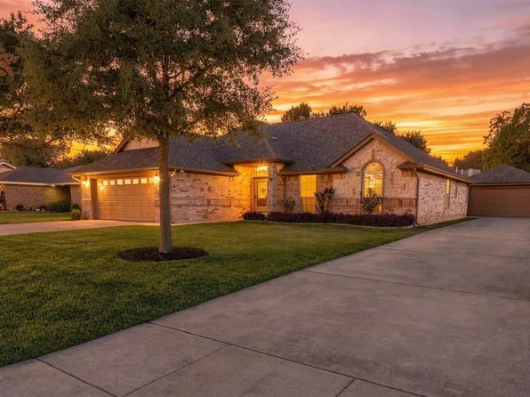 7713 Buck St, North Richland Hills, TX 76182