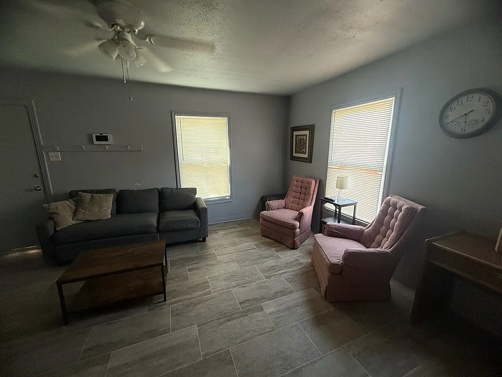 2 bed, 1.0 bath, 764 sqft, $1,600 — Photo 3