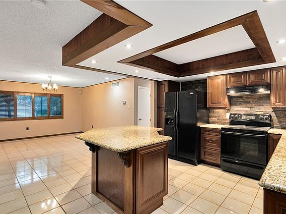 5th image of 393 Beechwood Ln