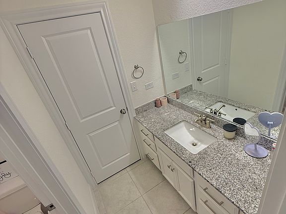 3rd image of 2252 Sur Ave