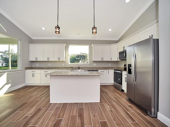 3rd image of 706 Merrimac St SE