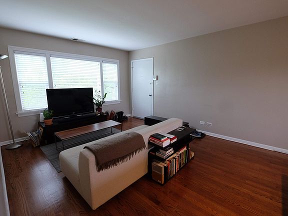 3rd image of 1346 W Waveland Ave APT 3E