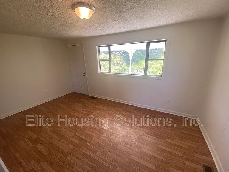 860 Church St — Photo 10