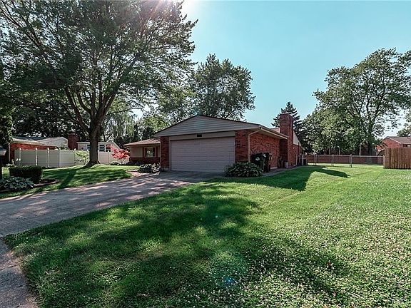 3rd image of 5031 Artesia Dr