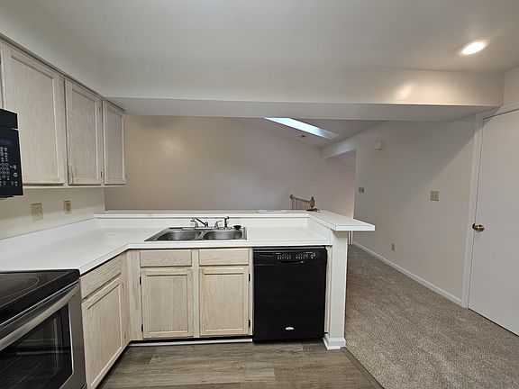 3rd image of 1305 Tuckaway Reach #B