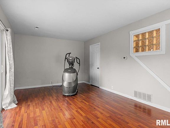 4th image of 6 Sycamore Row