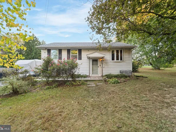 1626 Highpoint Ln, Aston, PA 19014