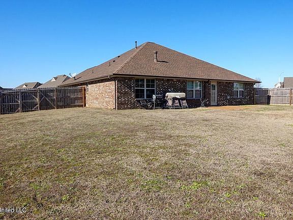 4th image of 2707 Madeline Ln