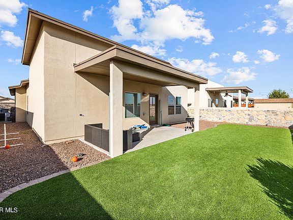 3rd image of 14370 Loma Esmeralda Dr