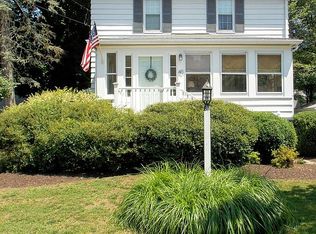 40 Cottage St, Trumbull, CT 06611