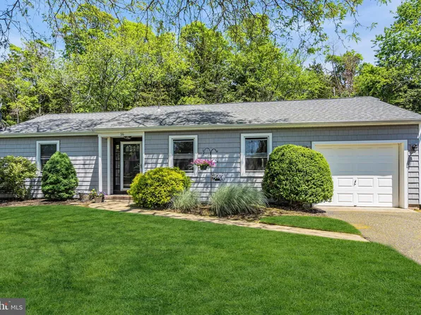 16 Bayberry Dr, Lanoka Harbor, NJ 08734