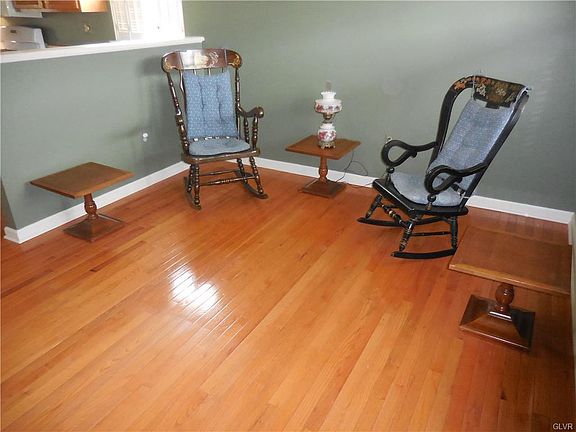 4th image of 125 Jeffrey Ln