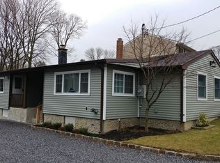 14 Sea Ridge Ct, Huntington, NY 11743