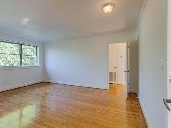 5th image of 512 Chesterfield Ave APT C2