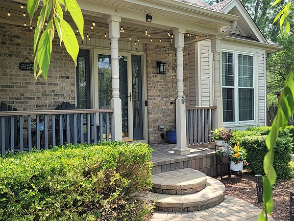 2nd image of 3885 Thornberry Way