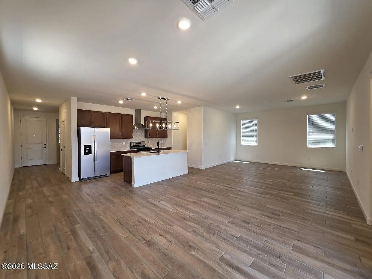 3 bed, 2.0 bath, 1745 sqft, $2,000 — Photo 3