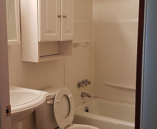 4th image of 426 Bethlehem Ct