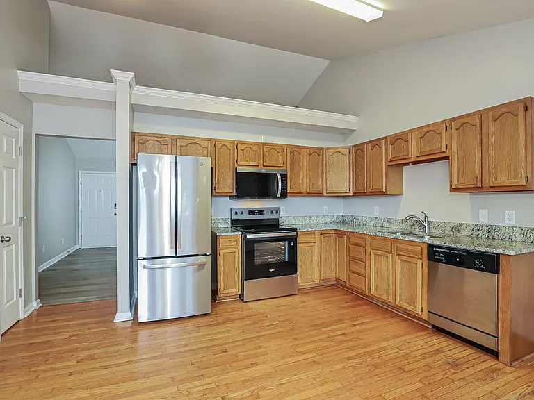 235 Lorraine Dr — Photo 7