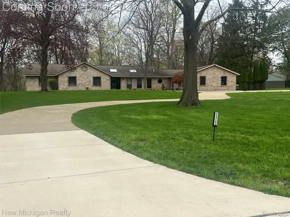 33733 Braebury Rdg, Farmington Hills, MI 48331