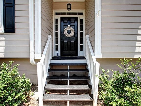 4th image of 301 Rose Creek Way