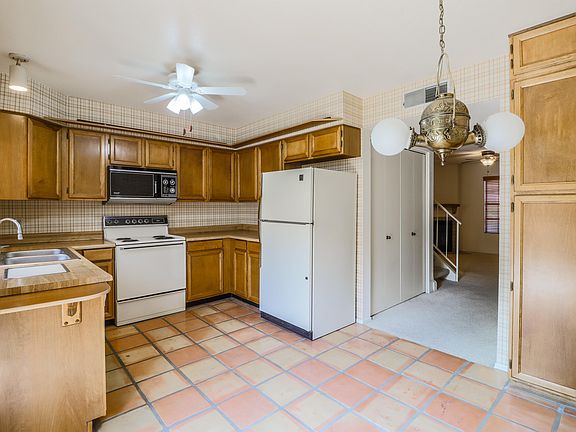 4th image of 4901 E Kelton Ln Unit 1058