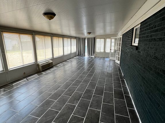 4th image of 6207 Mercury Dr