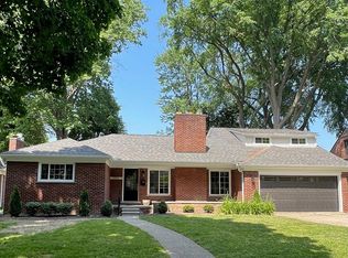 274 Lothrop Rd, Grosse Pointe Farms, MI 48236