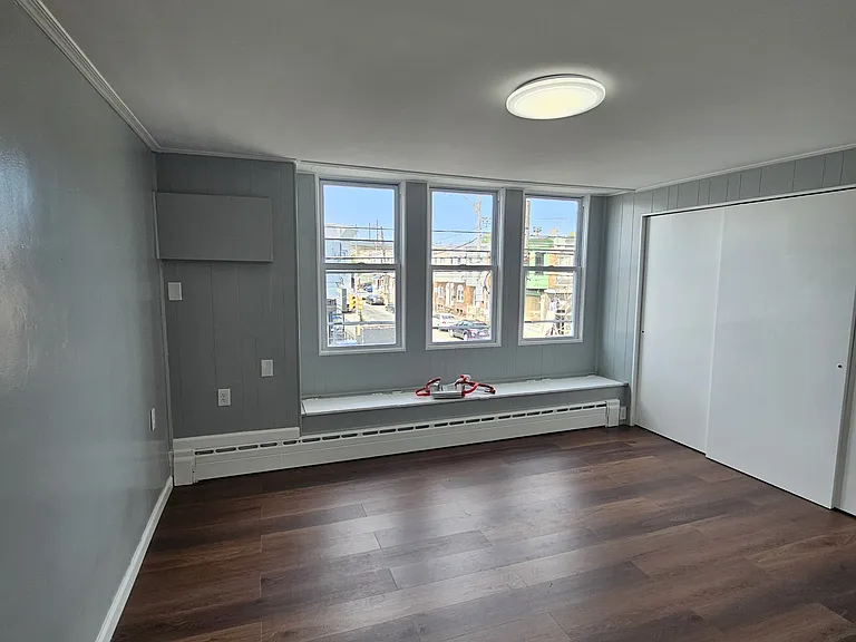 752 E Tioga St — Photo 4