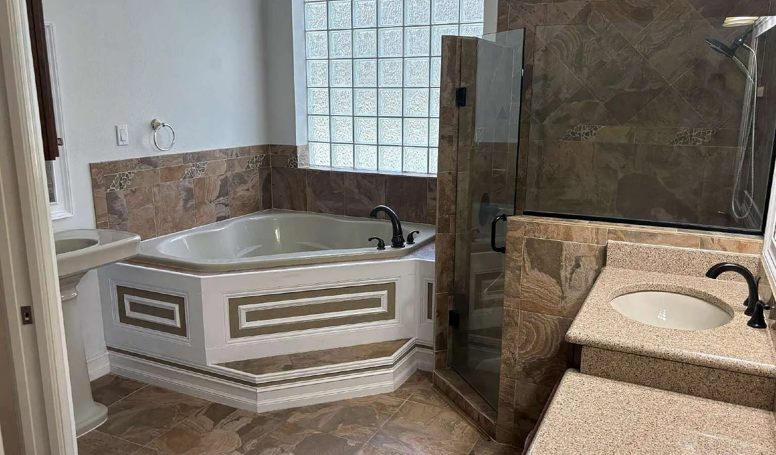 4 bed, 2899 sqft, $3,250 — Photo 4